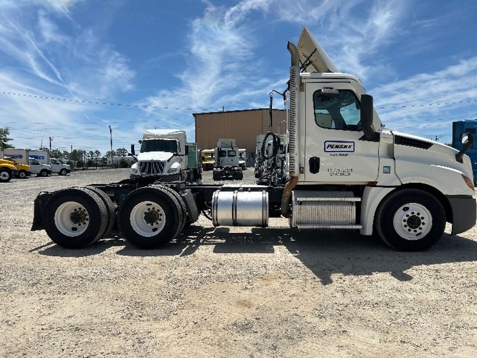 Day Cab Tractor-Heavy Duty Tractors-Freightliner-2021-T12664ST-Mobile-AL-244,317\n\t\tmiles-$ 72,000 - Image 8