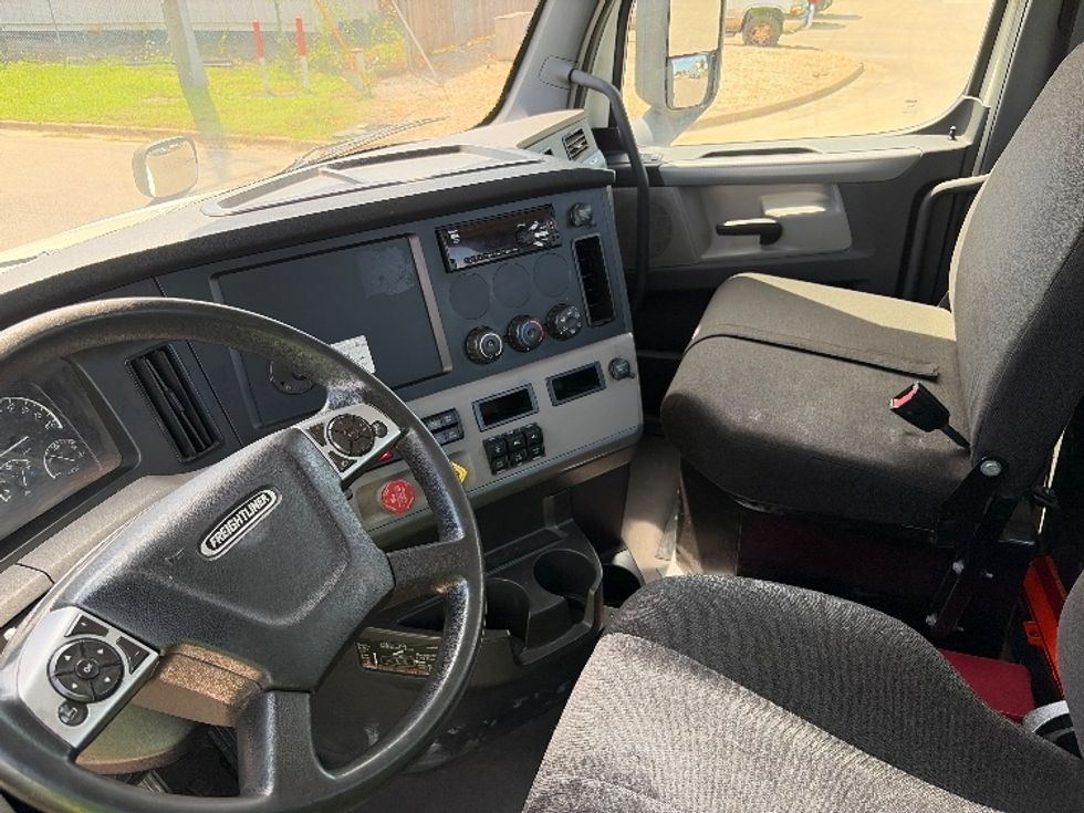 Day Cab Tractor-Heavy Duty Tractors-Freightliner-2021-T12664ST-Montgomery-AL-485,571\n\t\tmiles-$ 50,000 - Image 10