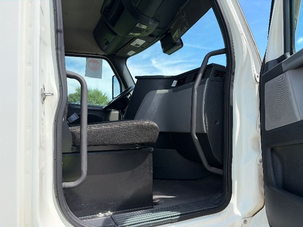 Day Cab Tractor-Heavy Duty Tractors-Freightliner-2021-T12664ST-Montgomery-AL-485,571\n\t\tmiles-$ 50,000 - Image 11