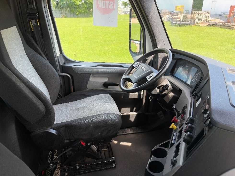 Day Cab Tractor-Heavy Duty Tractors-Freightliner-2021-T12664ST-Montgomery-AL-485,571\n\t\tmiles-$ 50,000 - Image 13