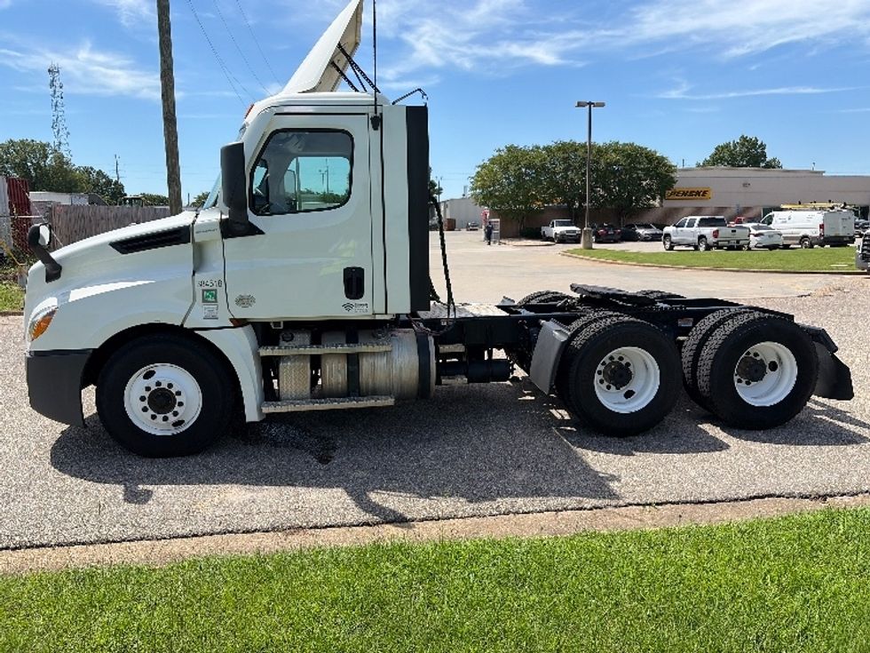 Day Cab Tractor-Heavy Duty Tractors-Freightliner-2021-T12664ST-Montgomery-AL-485,571\n\t\tmiles-$ 50,000 - Image 4