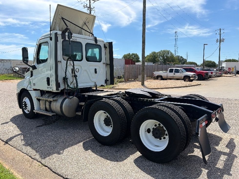 Day Cab Tractor-Heavy Duty Tractors-Freightliner-2021-T12664ST-Montgomery-AL-485,571\n\t\tmiles-$ 50,000 - Image 5