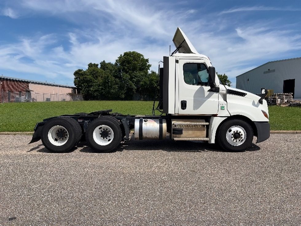 Day Cab Tractor-Heavy Duty Tractors-Freightliner-2021-T12664ST-Montgomery-AL-485,571\n\t\tmiles-$ 50,000 - Image 8