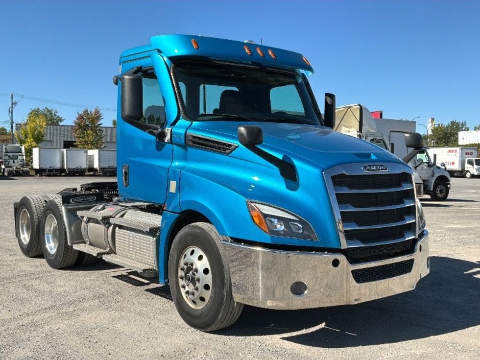 Day Cab Tractor-Heavy Duty Tractors-Freightliner-2021-T12664ST-Montreal-PQ-189,817\n\t\tkm-$ 108,750 - Image 1