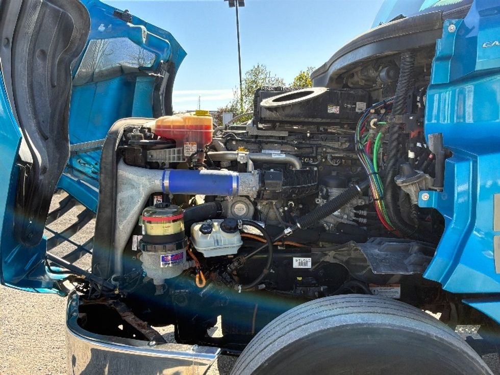 Day Cab Tractor-Heavy Duty Tractors-Freightliner-2021-T12664ST-Montreal-PQ-189,817\n\t\tkm-$ 108,750 - Image 16