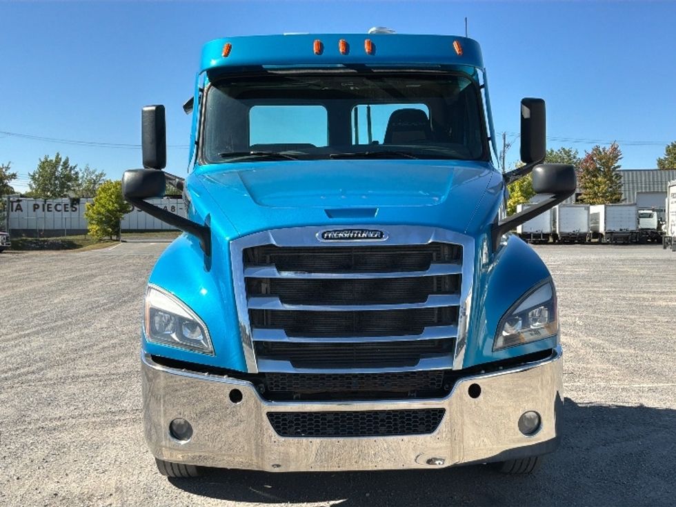 Day Cab Tractor-Heavy Duty Tractors-Freightliner-2021-T12664ST-Montreal-PQ-189,817\n\t\tkm-$ 108,750 - Image 2