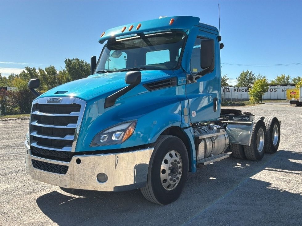 Day Cab Tractor-Heavy Duty Tractors-Freightliner-2021-T12664ST-Montreal-PQ-189,817\n\t\tkm-$ 108,750 - Image 3