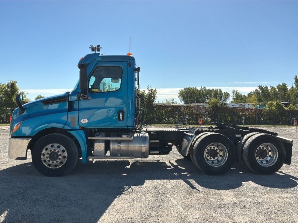 Day Cab Tractor-Heavy Duty Tractors-Freightliner-2021-T12664ST-Montreal-PQ-189,817\n\t\tkm-$ 108,750 - Image 4
