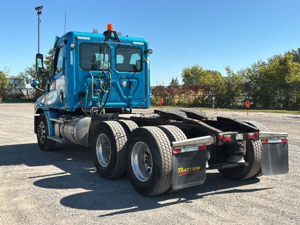 Day Cab Tractor-Heavy Duty Tractors-Freightliner-2021-T12664ST-Montreal-PQ-189,817\n\t\tkm-$ 108,750 - Image 5