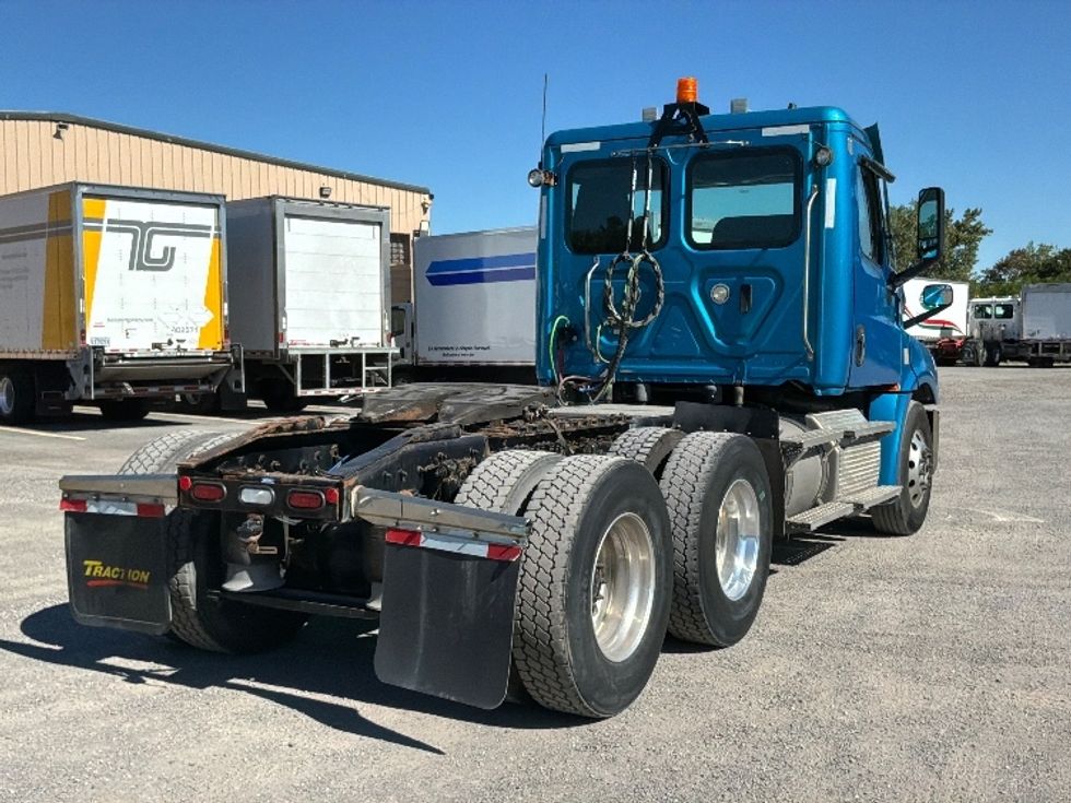 Day Cab Tractor-Heavy Duty Tractors-Freightliner-2021-T12664ST-Montreal-PQ-189,817\n\t\tkm-$ 108,750 - Image 7