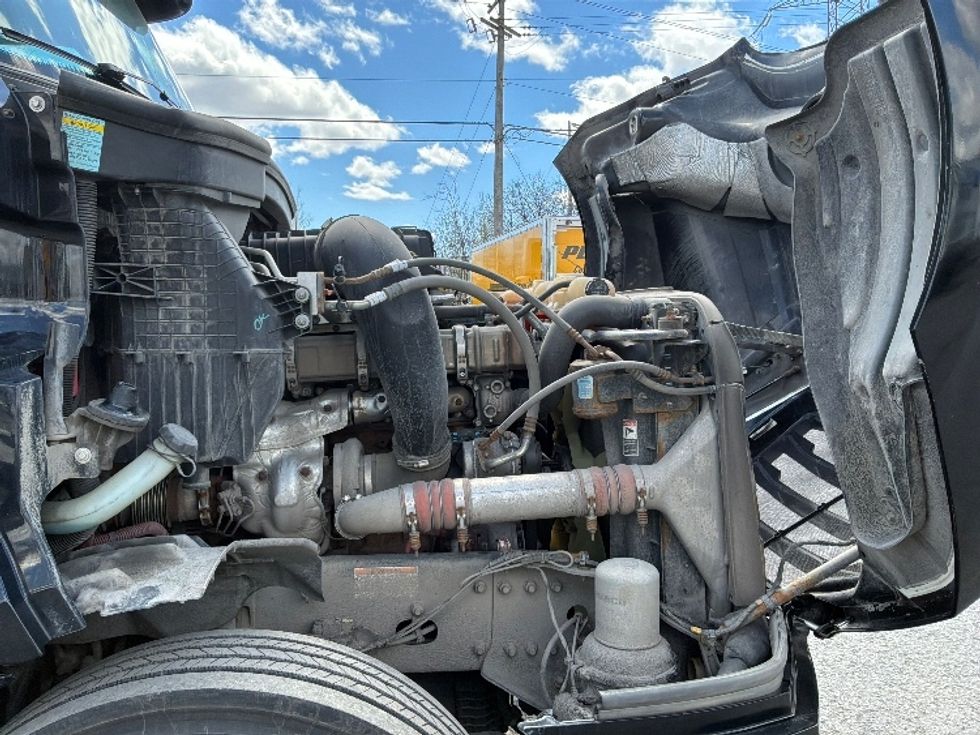 Day Cab Tractor-Heavy Duty Tractors-Freightliner-2021-T12664ST-Montreal-PQ-600,099\n\t\tkm-$ 69,250 - Image 15