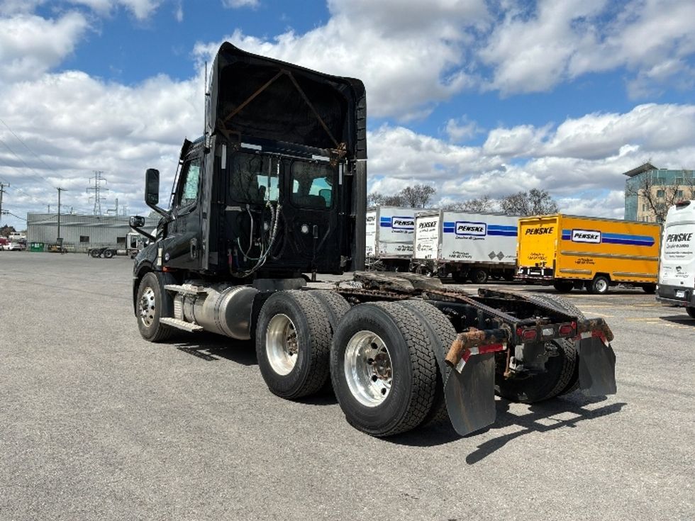 Day Cab Tractor-Heavy Duty Tractors-Freightliner-2021-T12664ST-Montreal-PQ-600,099\n\t\tkm-$ 69,250 - Image 5