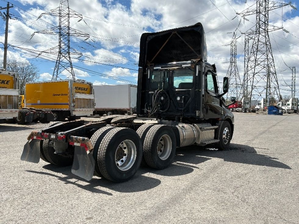 Day Cab Tractor-Heavy Duty Tractors-Freightliner-2021-T12664ST-Montreal-PQ-600,099\n\t\tkm-$ 69,250 - Image 7
