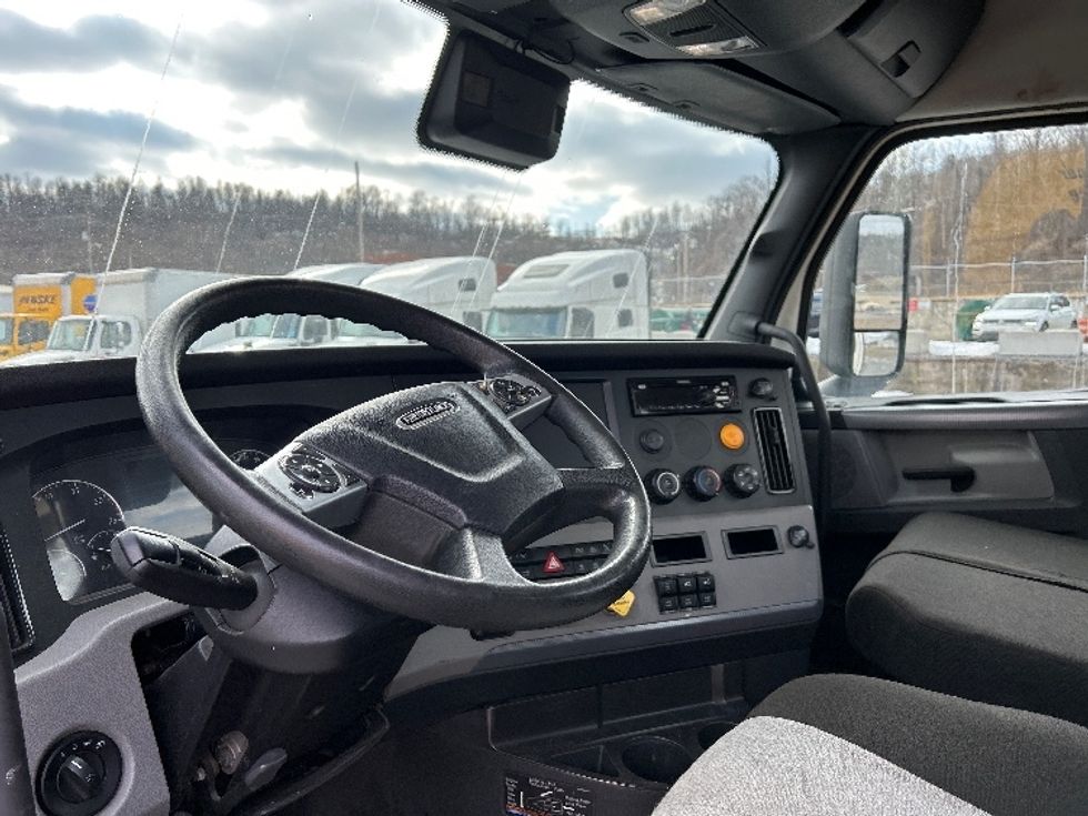 Day Cab Tractor-Heavy Duty Tractors-Freightliner-2021-T12664ST-Morgantown-WV-406,327\n\t\tmiles-$ 51,500 - Image 10