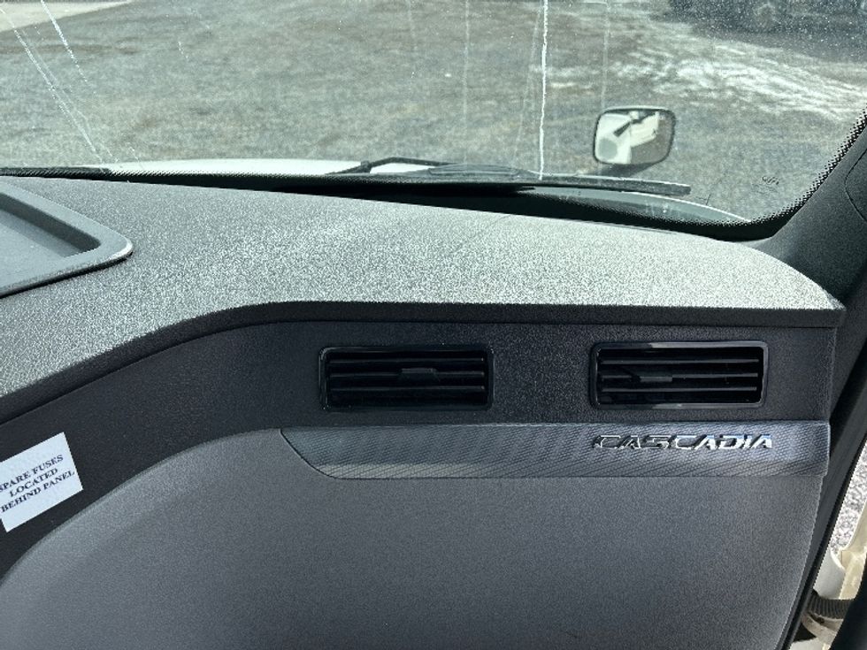 Day Cab Tractor-Heavy Duty Tractors-Freightliner-2021-T12664ST-Morgantown-WV-406,327\n\t\tmiles-$ 51,500 - Image 13