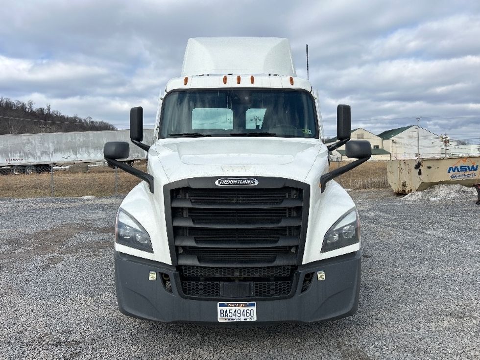 Day Cab Tractor-Heavy Duty Tractors-Freightliner-2021-T12664ST-Morgantown-WV-406,327\n\t\tmiles-$ 51,500 - Image 2