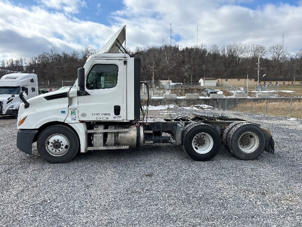 Day Cab Tractor-Heavy Duty Tractors-Freightliner-2021-T12664ST-Morgantown-WV-406,327\n\t\tmiles-$ 51,500 - Image 4