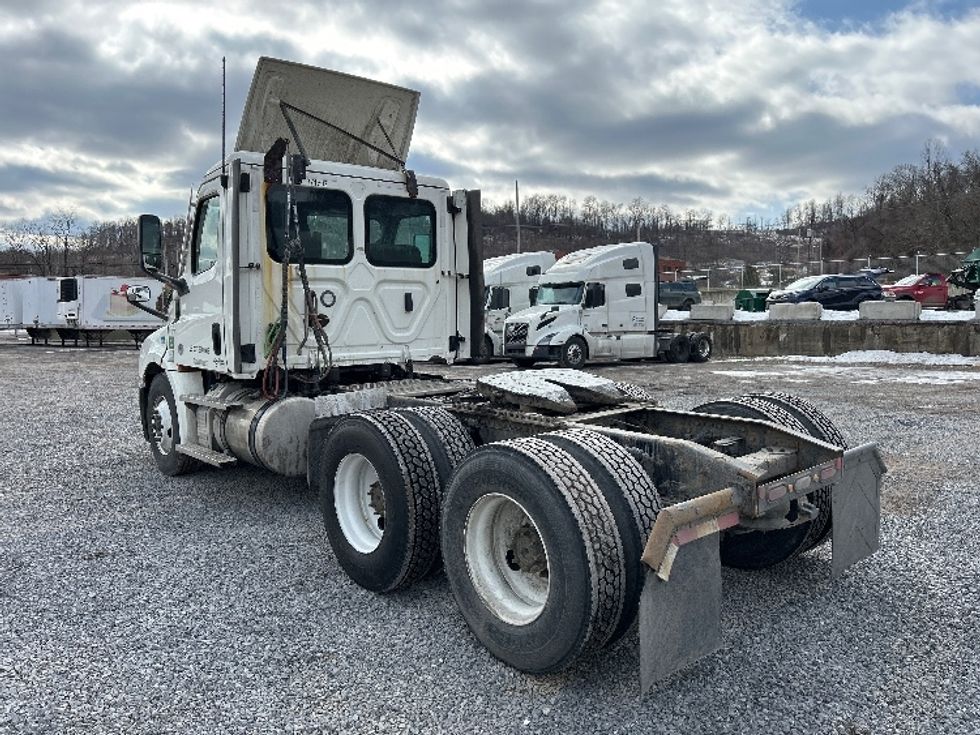 Day Cab Tractor-Heavy Duty Tractors-Freightliner-2021-T12664ST-Morgantown-WV-406,327\n\t\tmiles-$ 51,500 - Image 5