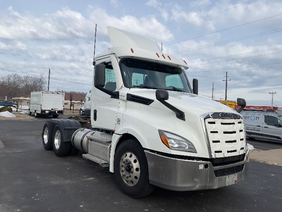 Day Cab Tractor-Heavy Duty Tractors-Freightliner-2021-T12664ST-Neenah-WI-163,195\n\t\tmiles-$ 70,250 - Image 1