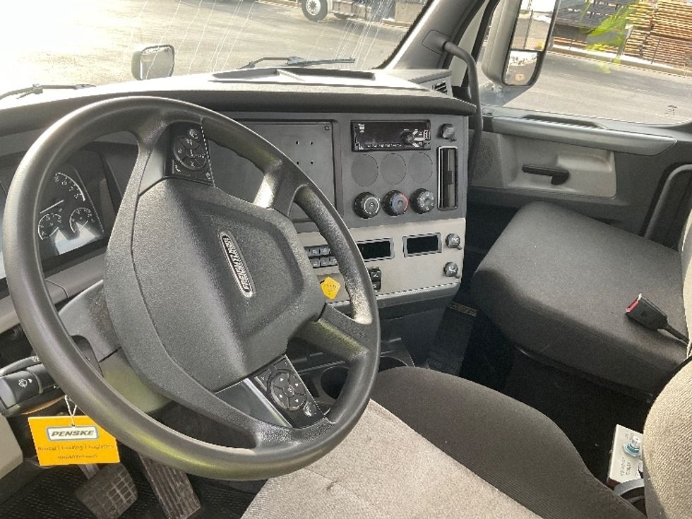 Day Cab Tractor-Heavy Duty Tractors-Freightliner-2021-T12664ST-Neenah-WI-163,195\n\t\tmiles-$ 70,250 - Image 10