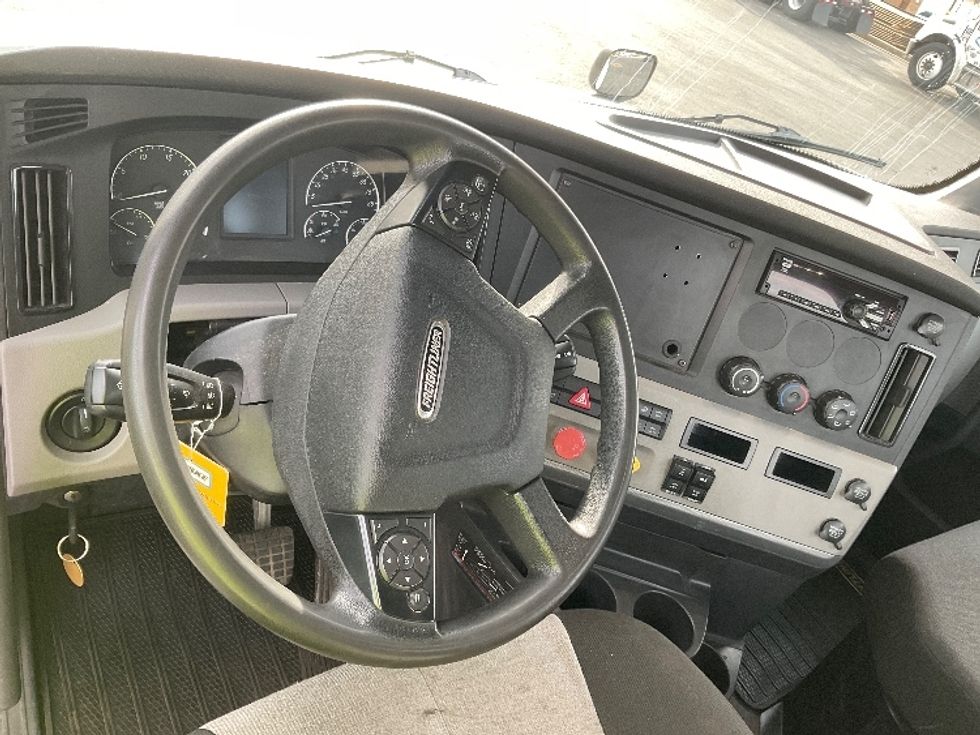 Day Cab Tractor-Heavy Duty Tractors-Freightliner-2021-T12664ST-Neenah-WI-163,195\n\t\tmiles-$ 70,250 - Image 11