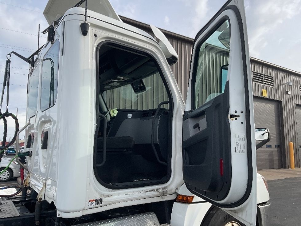 Day Cab Tractor-Heavy Duty Tractors-Freightliner-2021-T12664ST-Neenah-WI-163,195\n\t\tmiles-$ 70,250 - Image 12