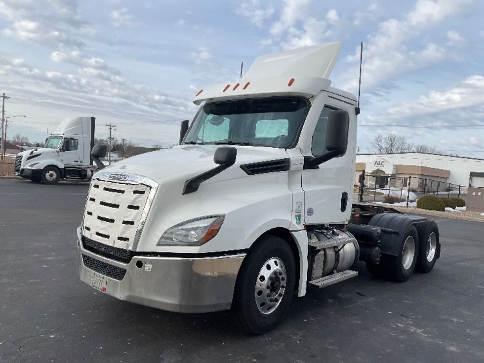Day Cab Tractor-Heavy Duty Tractors-Freightliner-2021-T12664ST-Neenah-WI-163,195\n\t\tmiles-$ 70,250 - Image 3