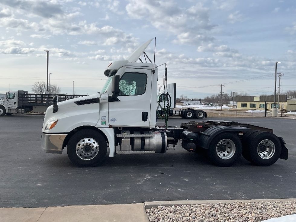 Day Cab Tractor-Heavy Duty Tractors-Freightliner-2021-T12664ST-Neenah-WI-163,195\n\t\tmiles-$ 70,250 - Image 4