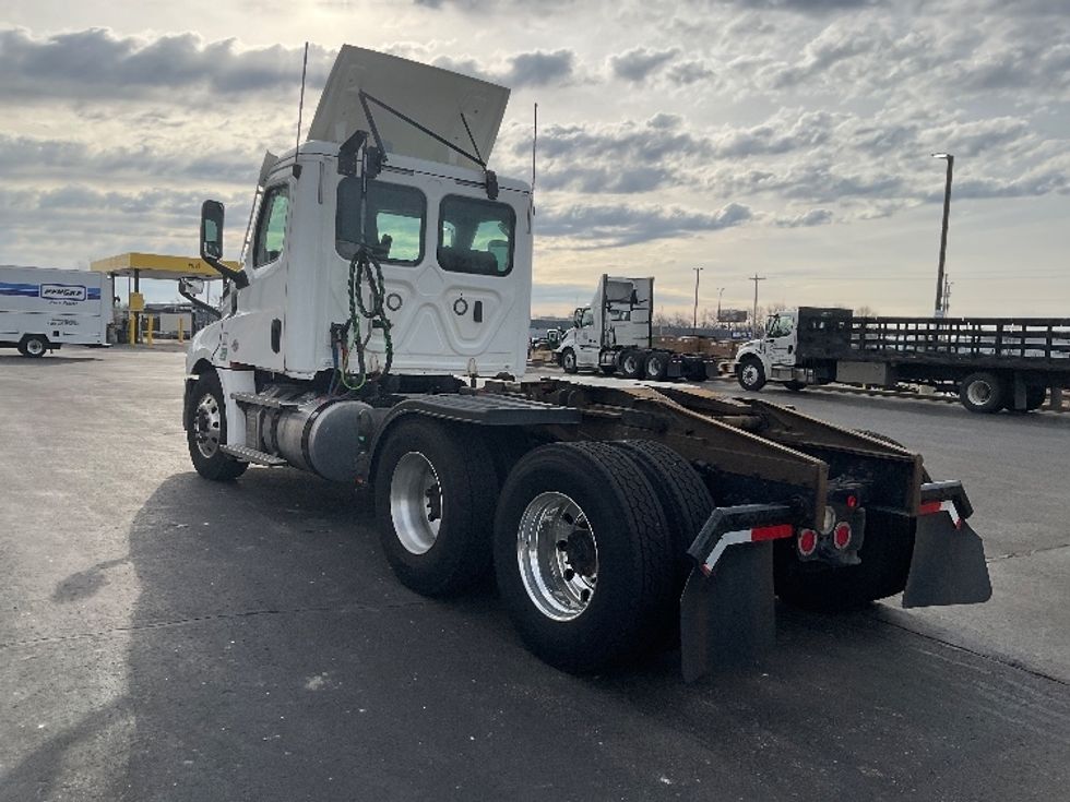 Day Cab Tractor-Heavy Duty Tractors-Freightliner-2021-T12664ST-Neenah-WI-163,195\n\t\tmiles-$ 70,250 - Image 5