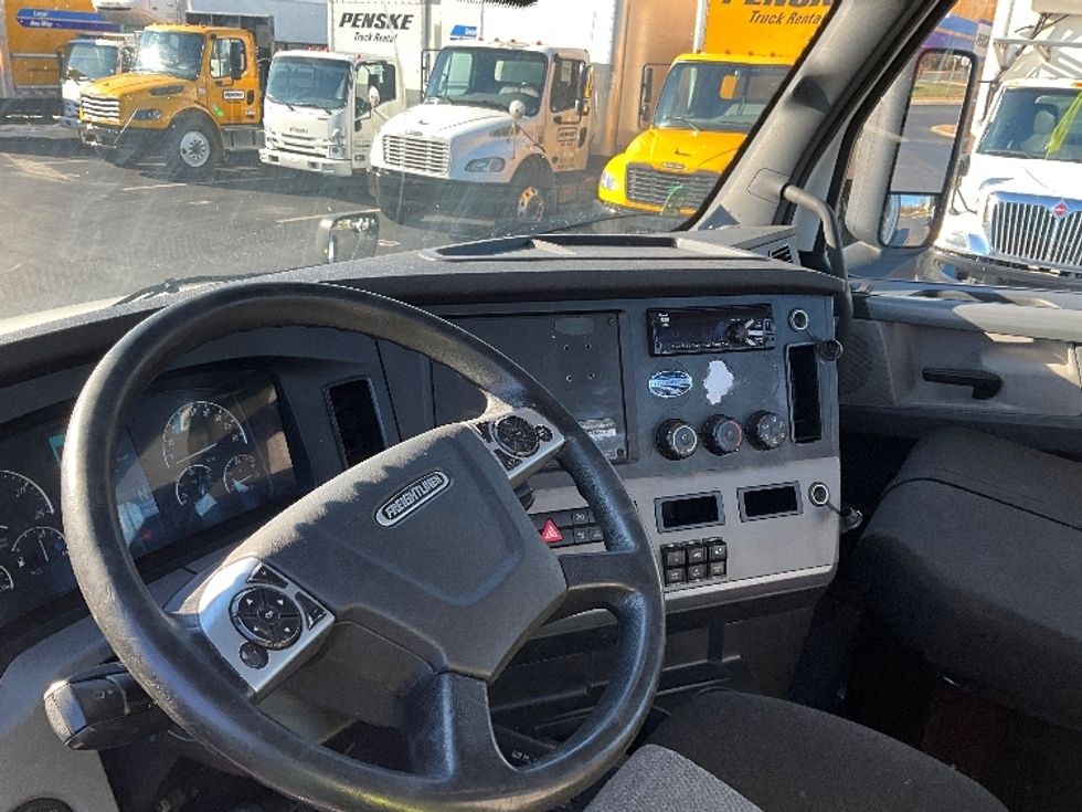 Day Cab Tractor-Heavy Duty Tractors-Freightliner-2021-T12664ST-New Castle-DE-226,531\n\t\tmiles-$ 63,000 - Image 10