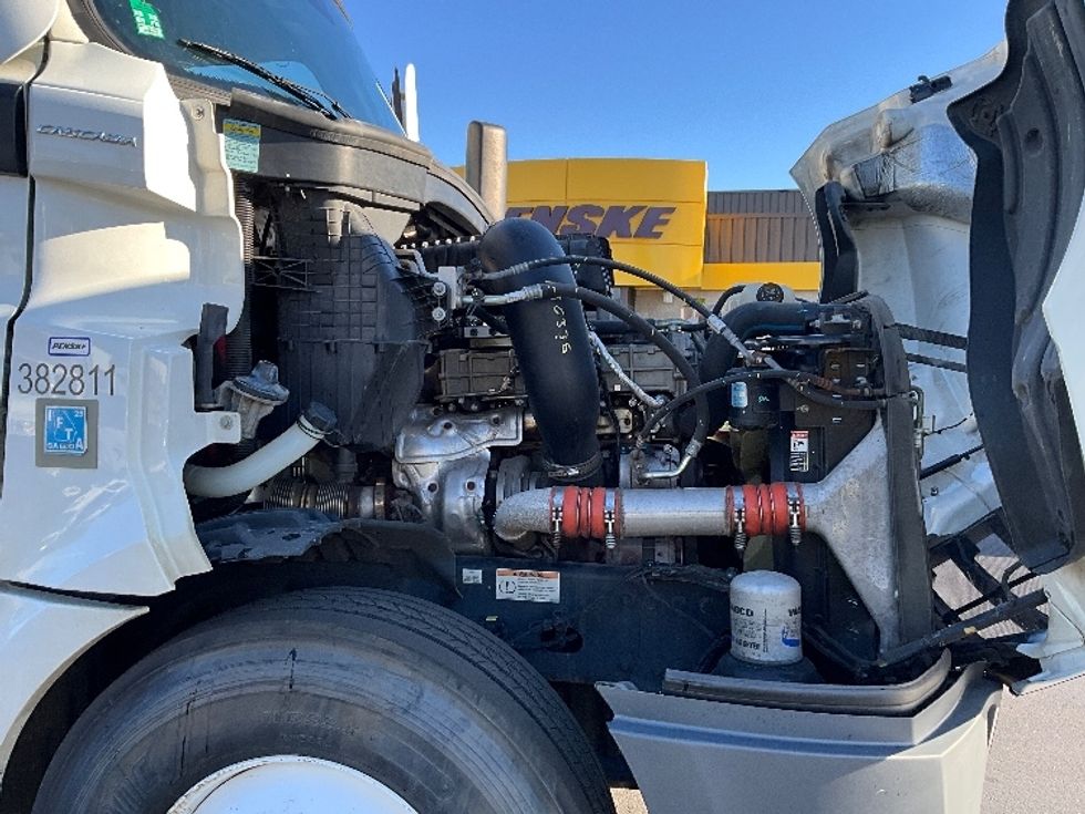 Day Cab Tractor-Heavy Duty Tractors-Freightliner-2021-T12664ST-New Castle-DE-226,531\n\t\tmiles-$ 63,000 - Image 15