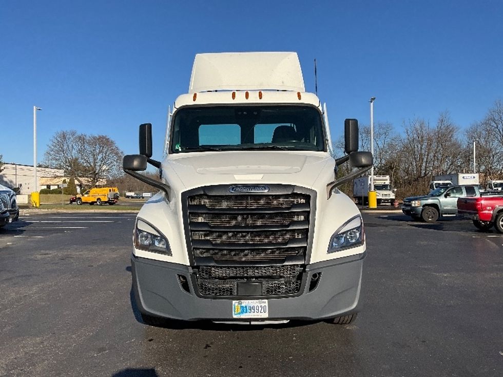 Day Cab Tractor-Heavy Duty Tractors-Freightliner-2021-T12664ST-New Castle-DE-226,531\n\t\tmiles-$ 63,000 - Image 2