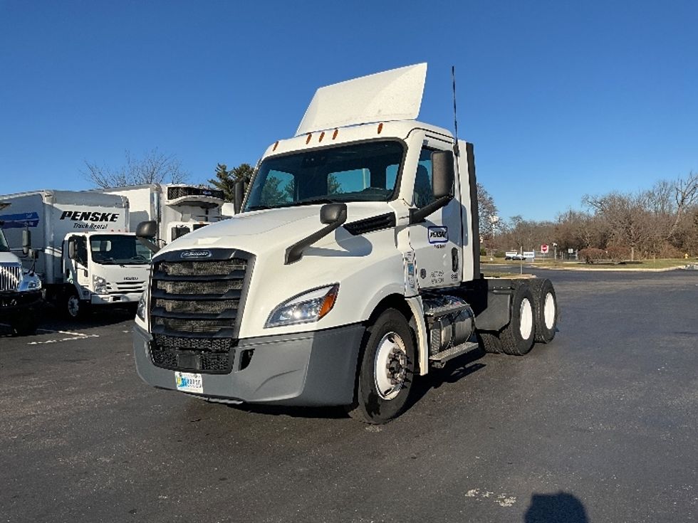 Day Cab Tractor-Heavy Duty Tractors-Freightliner-2021-T12664ST-New Castle-DE-226,531\n\t\tmiles-$ 63,000 - Image 3