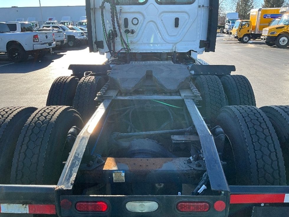 Day Cab Tractor-Heavy Duty Tractors-Freightliner-2021-T12664ST-New Castle-DE-226,531\n\t\tmiles-$ 63,000 - Image 6