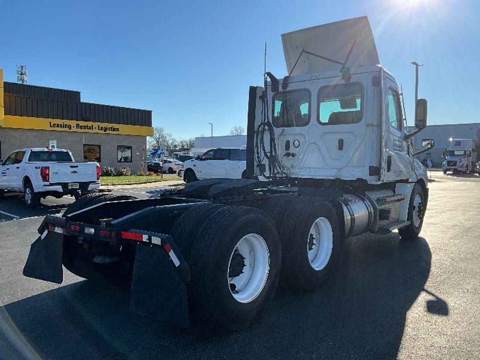 Day Cab Tractor-Heavy Duty Tractors-Freightliner-2021-T12664ST-New Castle-DE-226,531\n\t\tmiles-$ 63,000 - Image 7