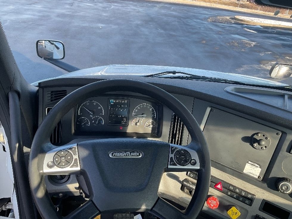 Day Cab Tractor-Heavy Duty Tractors-Freightliner-2021-T12664ST-New Castle-DE-240,920\n\t\tmiles-$ 61,750 - Image 11