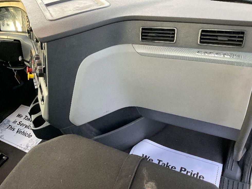 Day Cab Tractor-Heavy Duty Tractors-Freightliner-2021-T12664ST-New Castle-DE-240,920\n\t\tmiles-$ 61,750 - Image 13