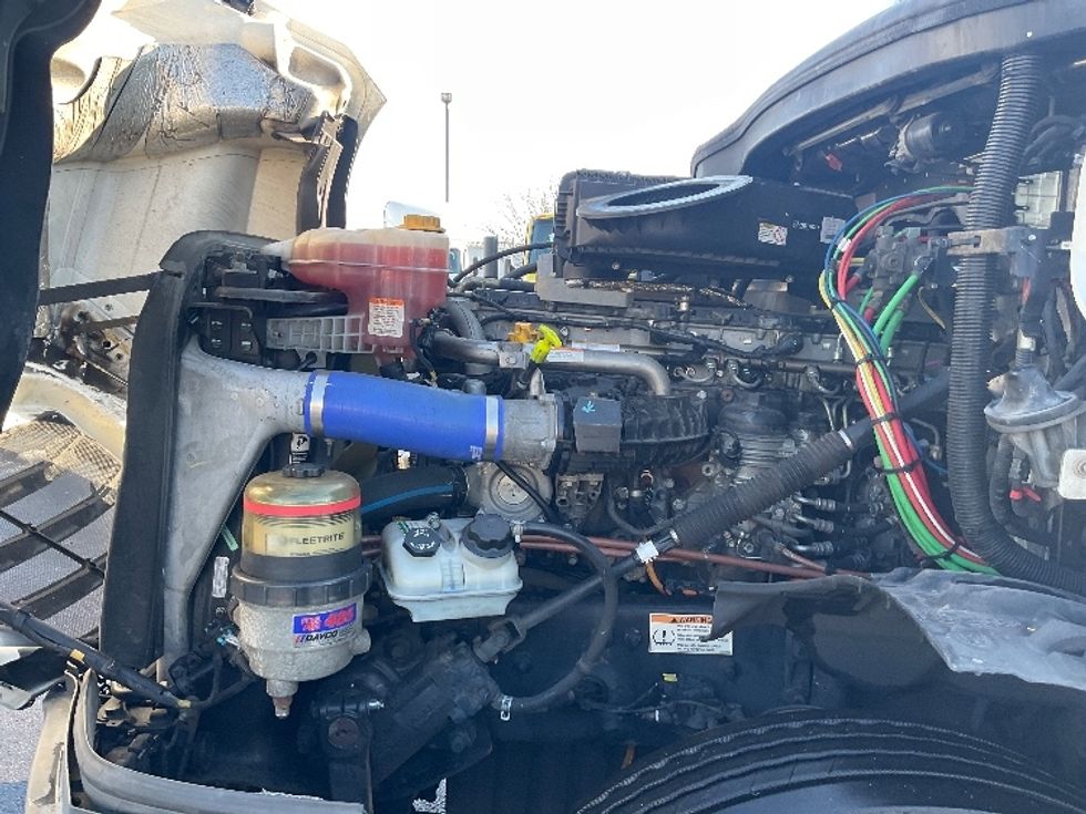 Day Cab Tractor-Heavy Duty Tractors-Freightliner-2021-T12664ST-New Castle-DE-240,920\n\t\tmiles-$ 61,750 - Image 16