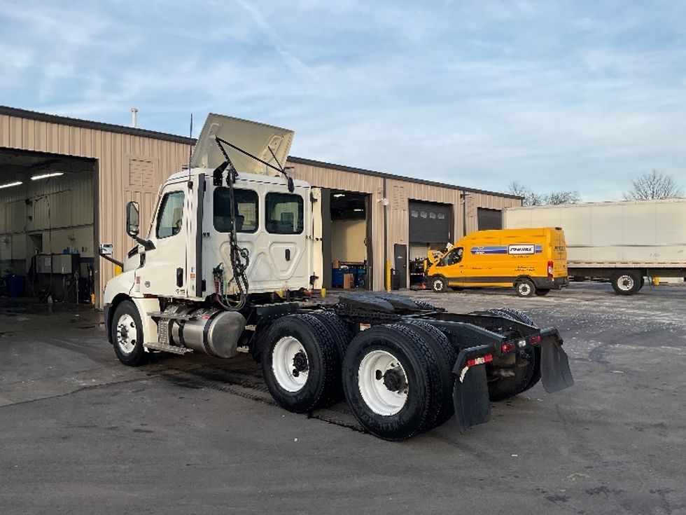 Day Cab Tractor-Heavy Duty Tractors-Freightliner-2021-T12664ST-New Castle-DE-240,920\n\t\tmiles-$ 61,750 - Image 5