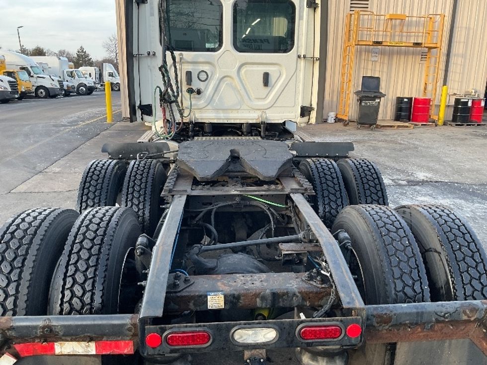 Day Cab Tractor-Heavy Duty Tractors-Freightliner-2021-T12664ST-New Castle-DE-240,920\n\t\tmiles-$ 61,750 - Image 6