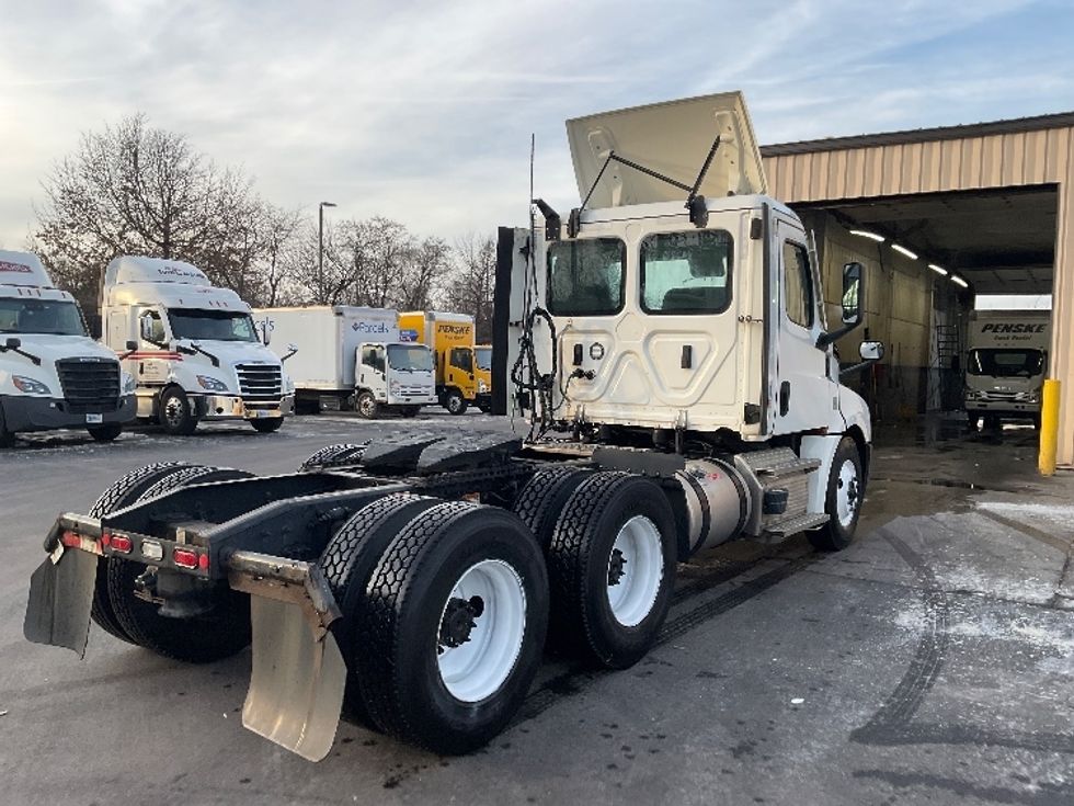 Day Cab Tractor-Heavy Duty Tractors-Freightliner-2021-T12664ST-New Castle-DE-240,920\n\t\tmiles-$ 61,750 - Image 7