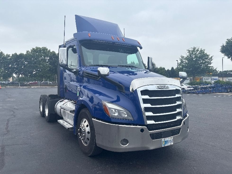 Day Cab Tractor-Heavy Duty Tractors-Freightliner-2021-T12664ST-New Castle-DE-337,207\n\t\tmiles-$ 54,000 - Image 1