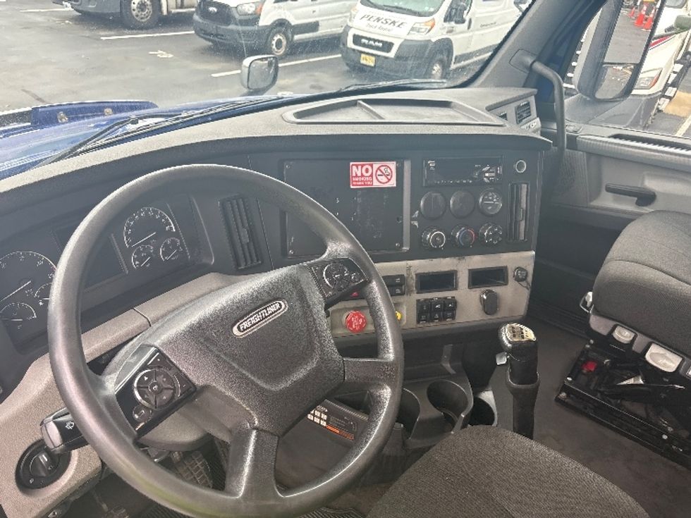 Day Cab Tractor-Heavy Duty Tractors-Freightliner-2021-T12664ST-New Castle-DE-337,207\n\t\tmiles-$ 54,000 - Image 10
