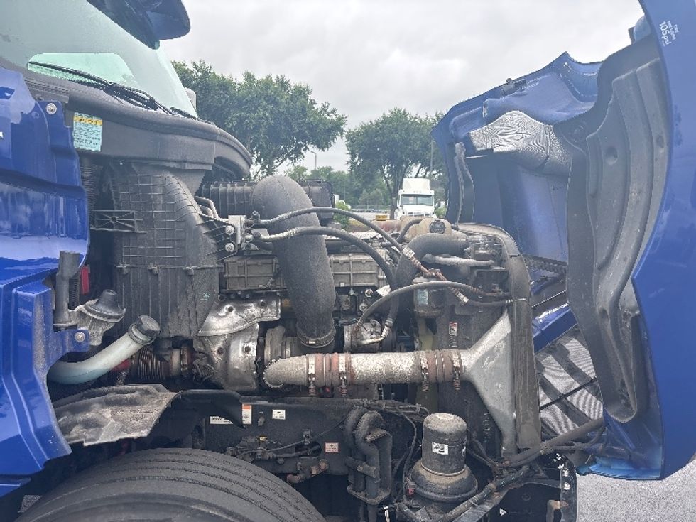 Day Cab Tractor-Heavy Duty Tractors-Freightliner-2021-T12664ST-New Castle-DE-337,207\n\t\tmiles-$ 54,000 - Image 15