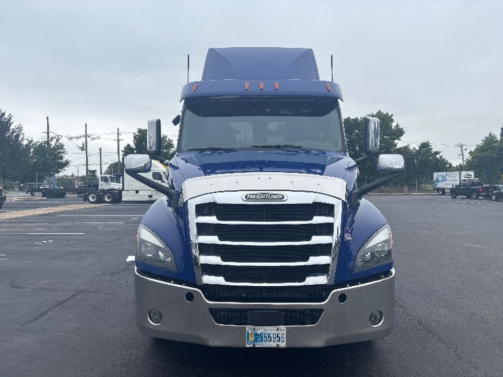 Day Cab Tractor-Heavy Duty Tractors-Freightliner-2021-T12664ST-New Castle-DE-337,207\n\t\tmiles-$ 54,000 - Image 2