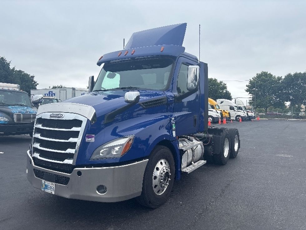 Day Cab Tractor-Heavy Duty Tractors-Freightliner-2021-T12664ST-New Castle-DE-337,207\n\t\tmiles-$ 54,000 - Image 3