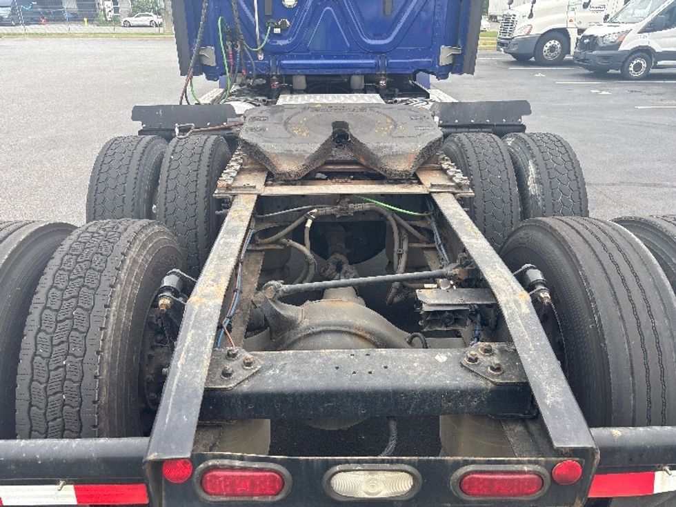 Day Cab Tractor-Heavy Duty Tractors-Freightliner-2021-T12664ST-New Castle-DE-337,207\n\t\tmiles-$ 54,000 - Image 6