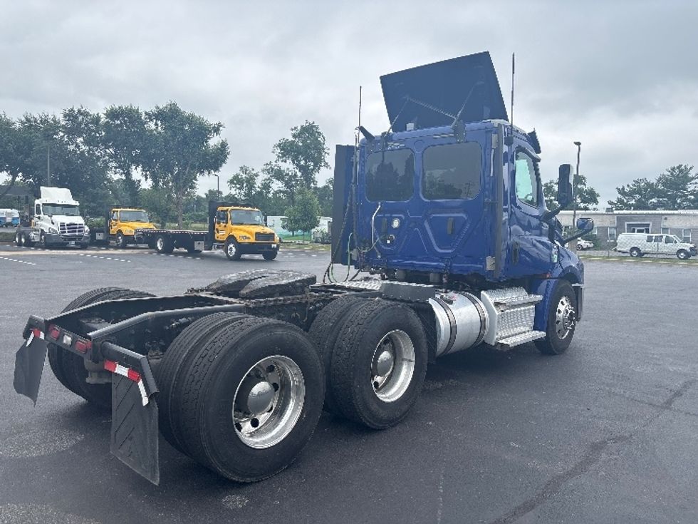 Day Cab Tractor-Heavy Duty Tractors-Freightliner-2021-T12664ST-New Castle-DE-337,207\n\t\tmiles-$ 54,000 - Image 7