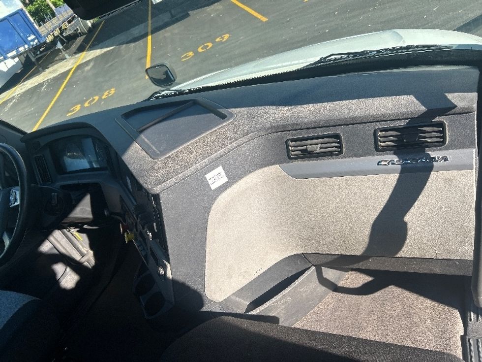 Day Cab Tractor-Heavy Duty Tractors-Freightliner-2021-T12664ST-Norcross-GA-329,107\n\t\tmiles-$ 63,500 - Image 13