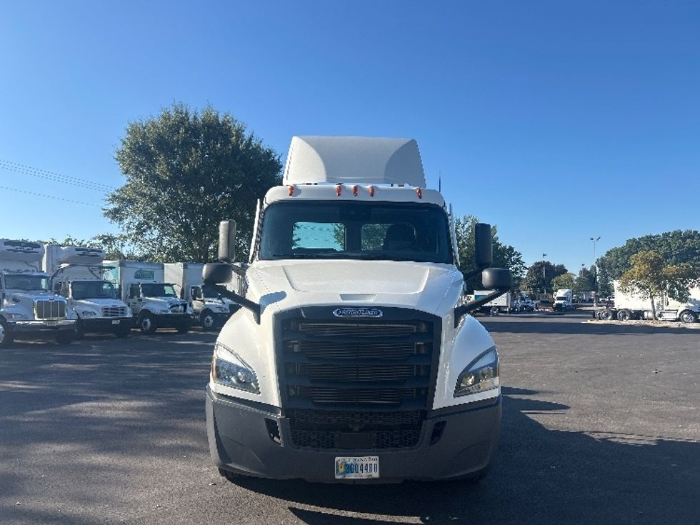 Day Cab Tractor-Heavy Duty Tractors-Freightliner-2021-T12664ST-Norcross-GA-329,107\n\t\tmiles-$ 63,500 - Image 2